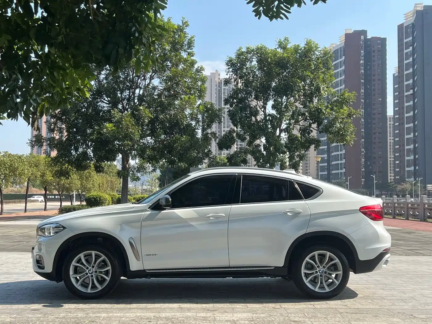 BMW X6 2017 xDrive28i фото 11