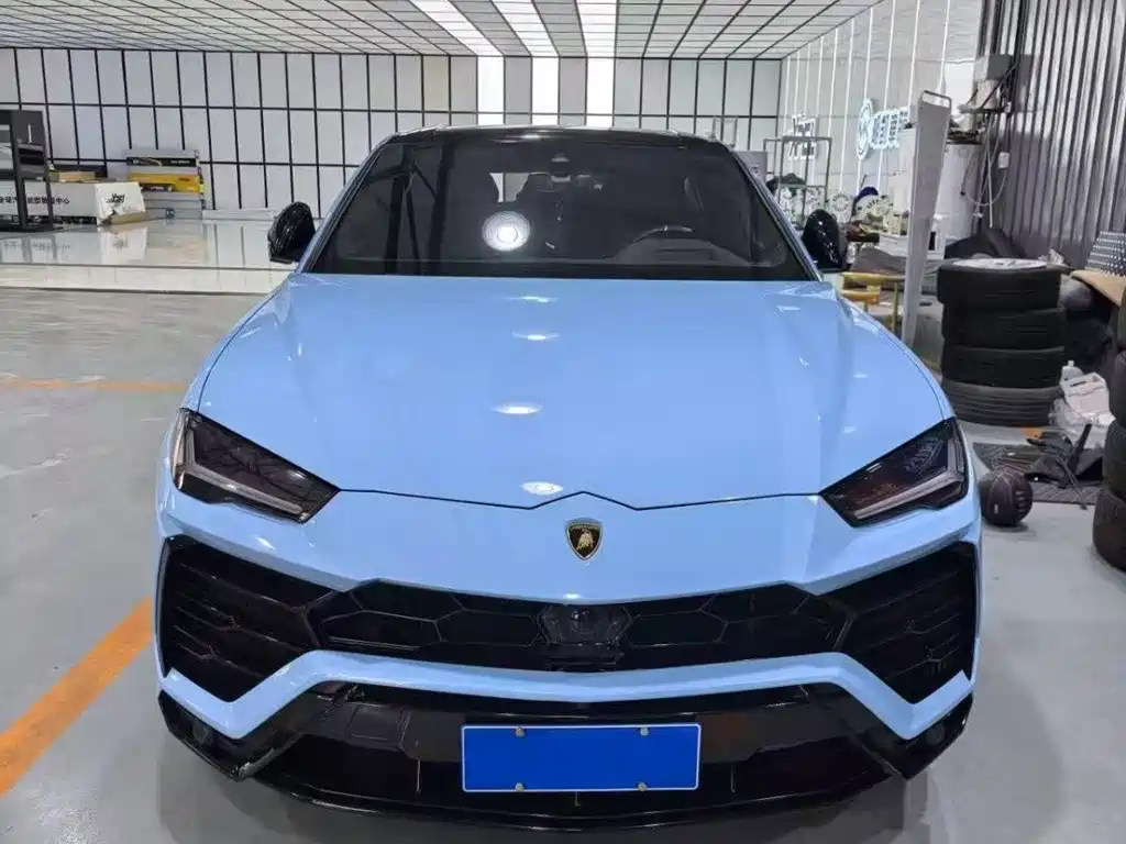 Фото 2 - Lamborghini Urus