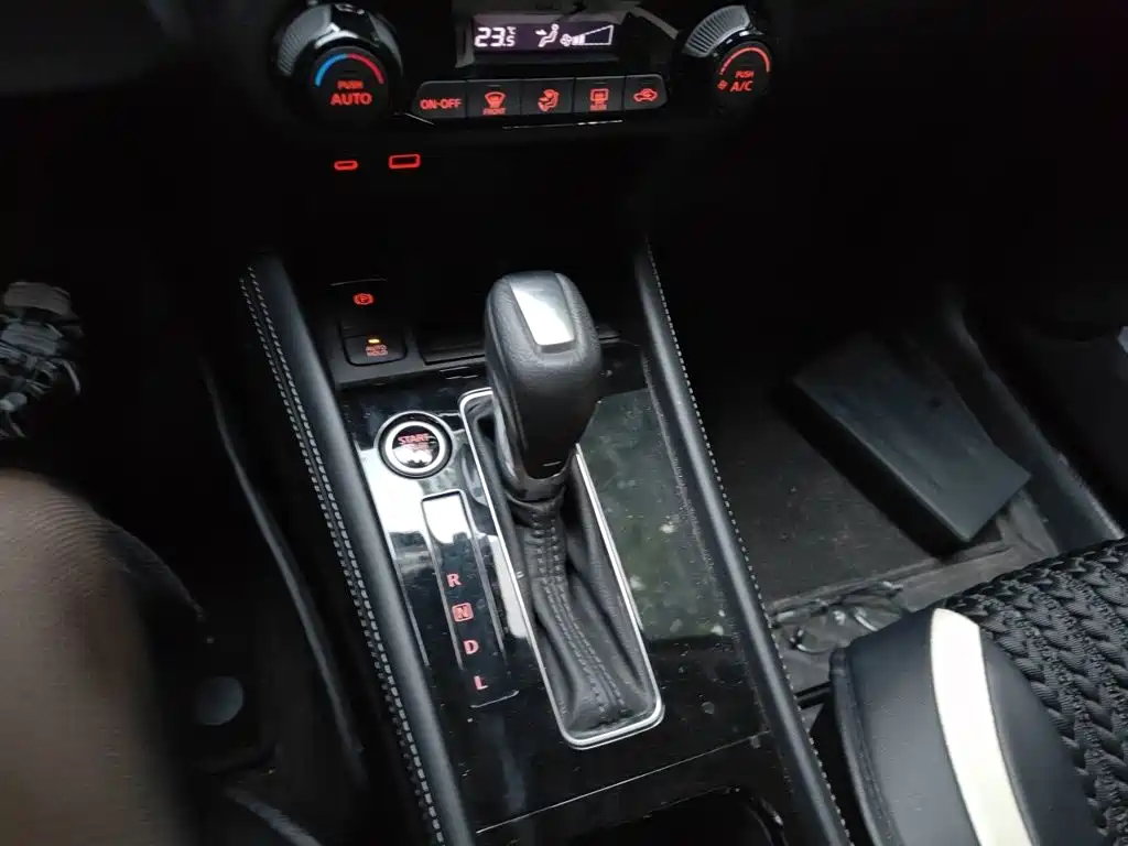 Nissan Kicks 2023 2022 1.5L CVT XV Luxury Edition
