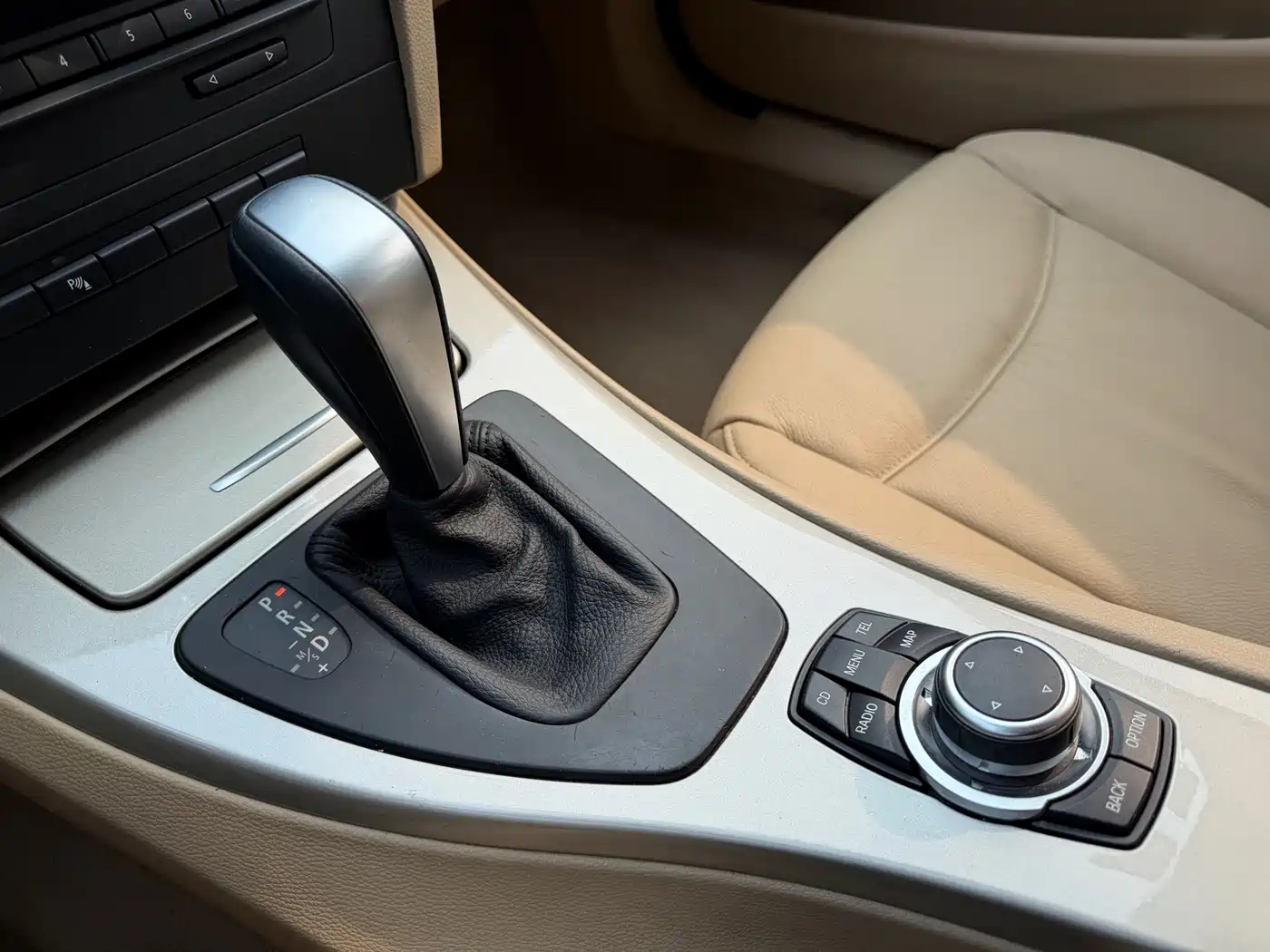 BMW 3 Series (Import) 2012 2010 320i Luxury