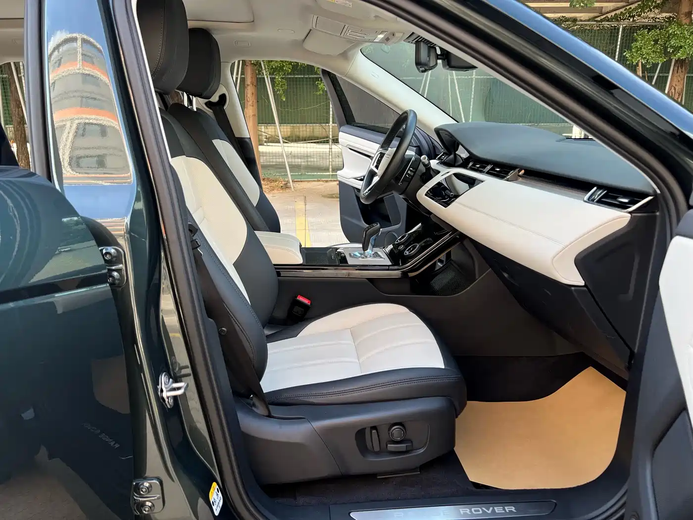 Land Rover Range Rover Evoque 2022 Range Rover Evoque L 249PS R-Dynamic Luxury Edition фото 5