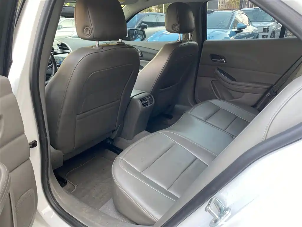 Chevrolet Malibu 2014 2.0L Automatic Luxury фото 6