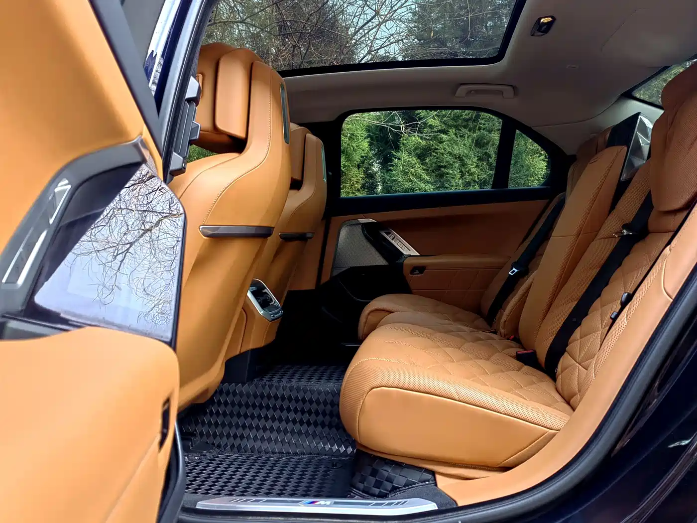 BMW 7 Series 2023 Model 735Li M Sport Package фото 9