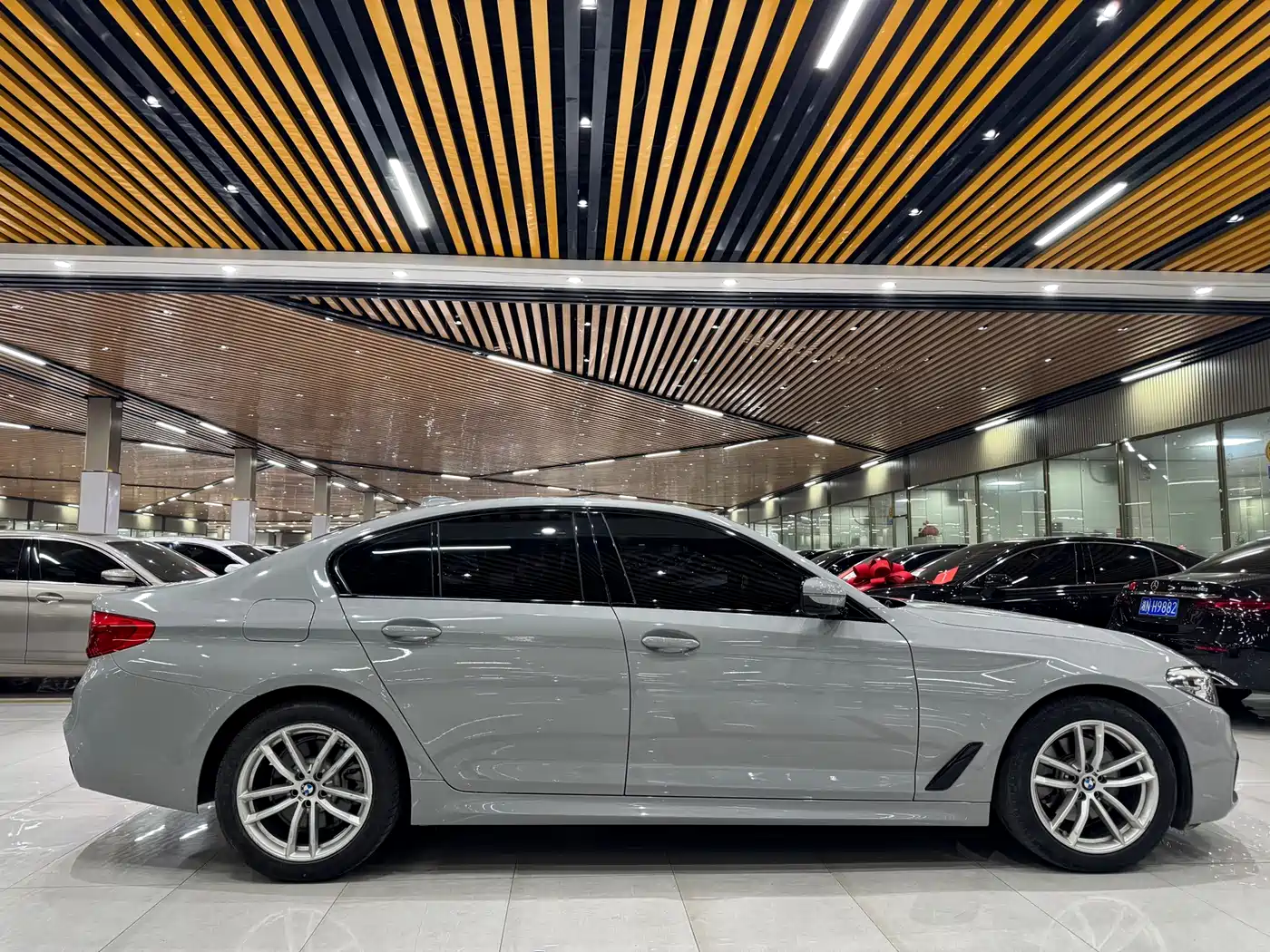 BMW 5 Series (Import) 2019 525i M Sport Package фото 9