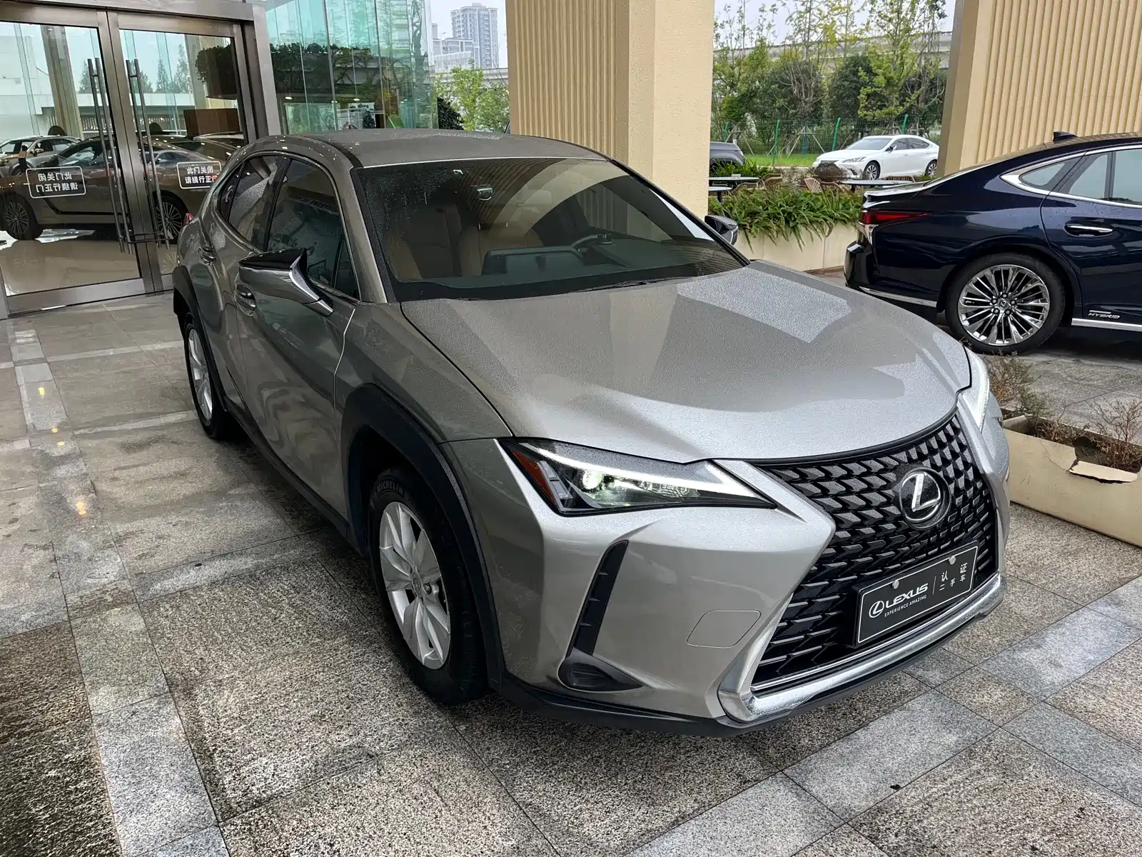Photo 3 - Lexus UX