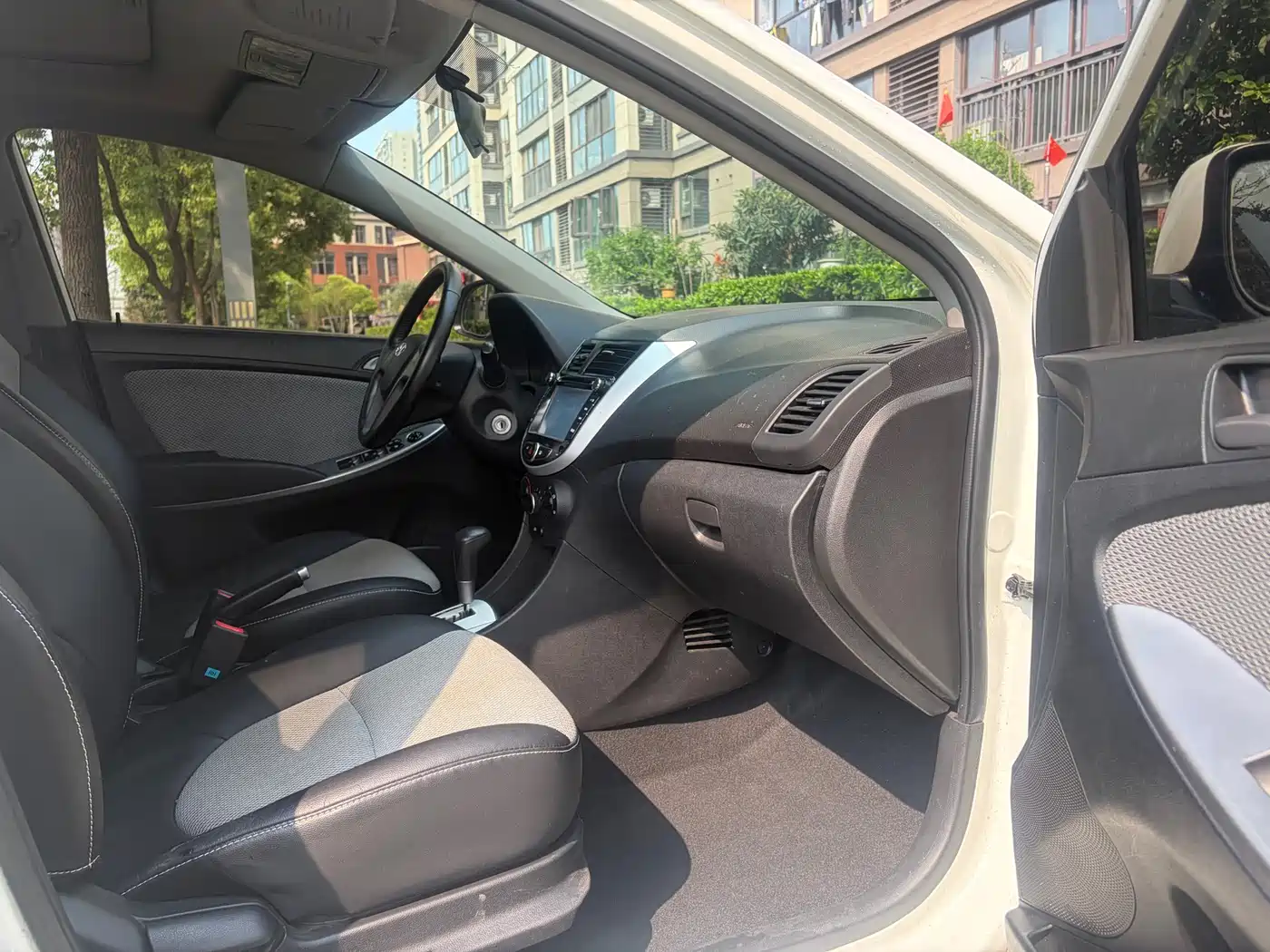 Hyundai Reina 2015 2014 Model 1.4L Automatic GLX