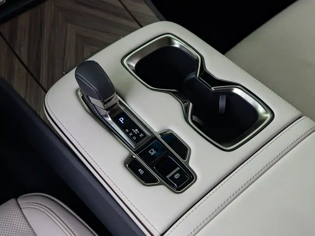 Lexus LM 2026 2025 Model 500h Six-Seater Prestige Edition