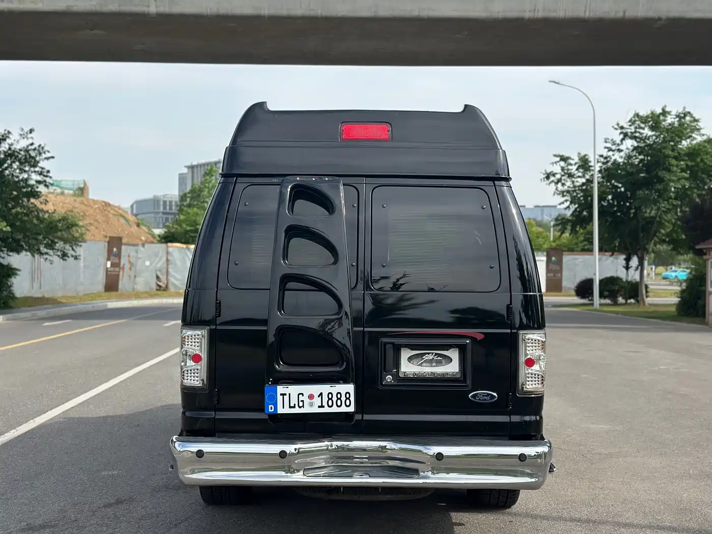 Ford E350 2010 2011 5.4L Standard Yacht Edition