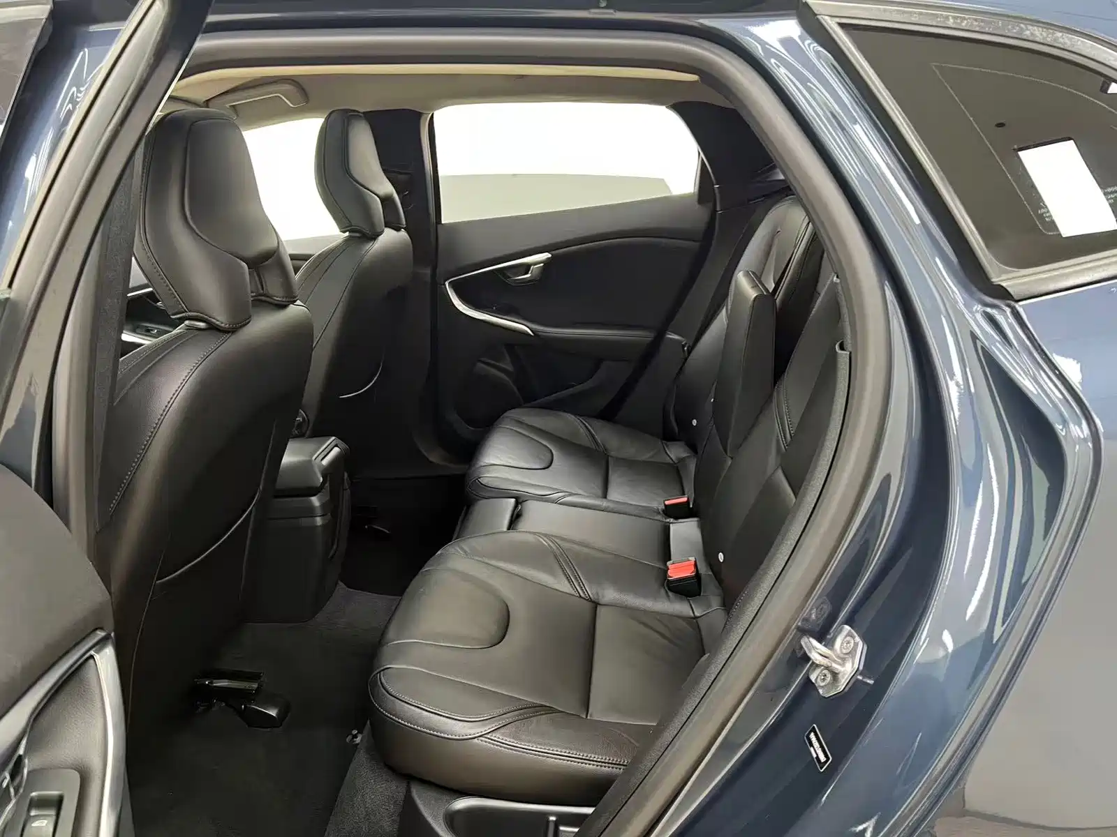 Photo 8 - Volvo V40