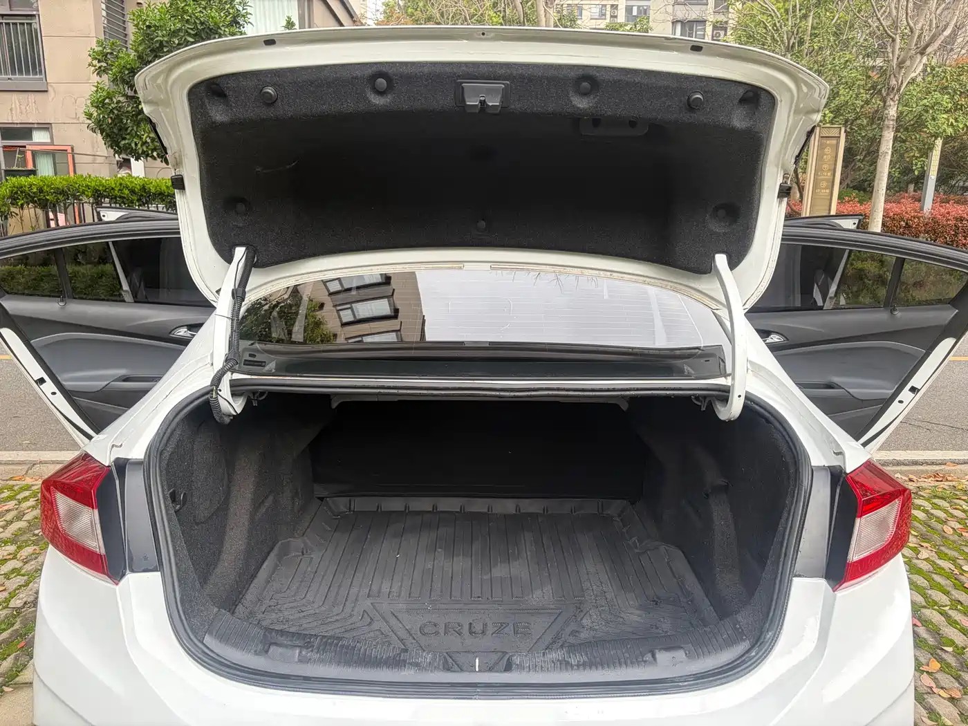 Chevrolet Cruze 2018 2018 320 Automatic Pioneer Sunroof Edition