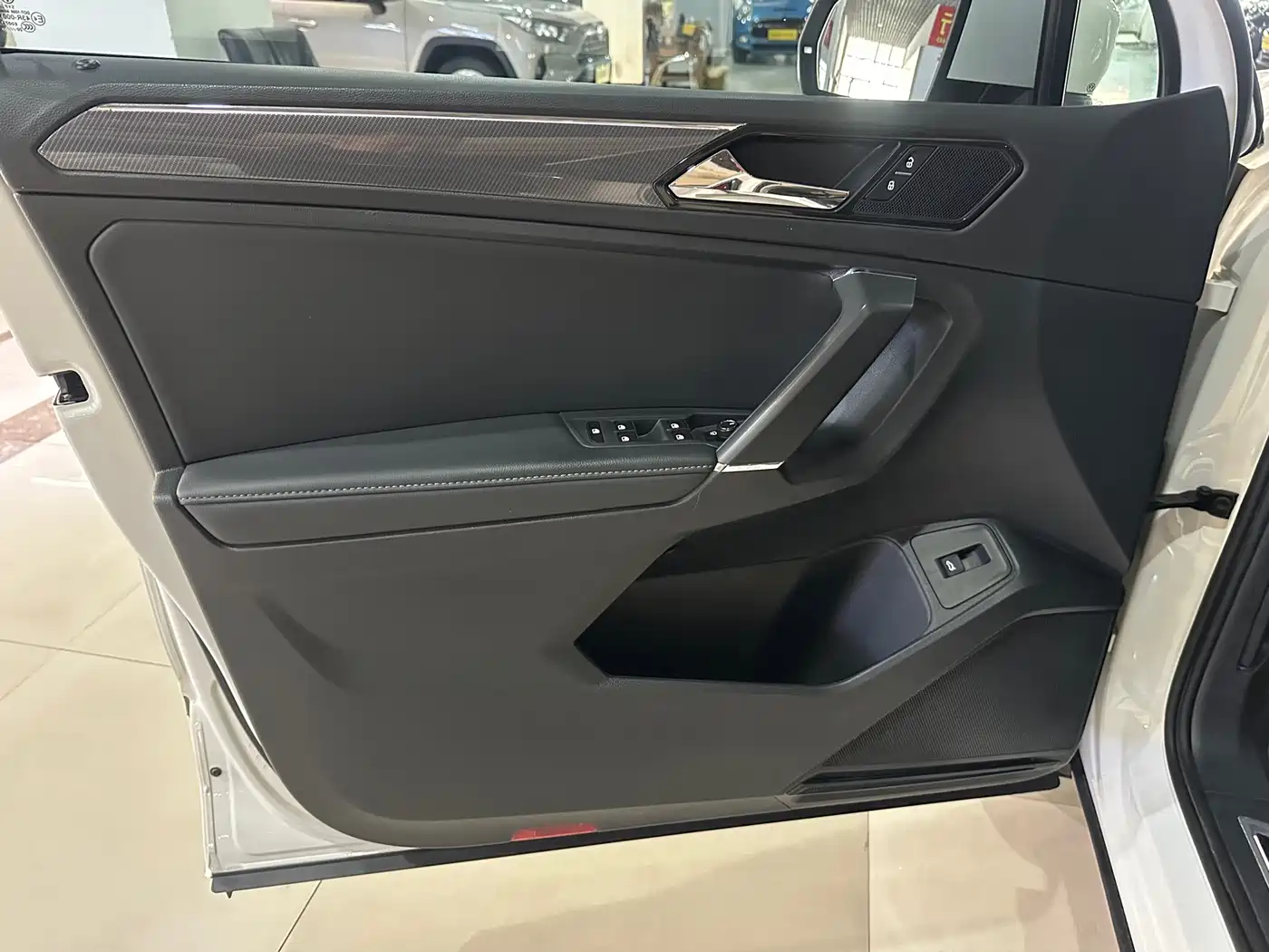 Volkswagen Tiguan L 2021 330TSI Automatic 2WD R-Line Flagship фото 13