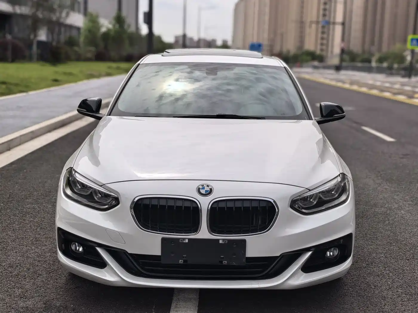 BMW 1 Series 2018 118i Sport Edition фото 2