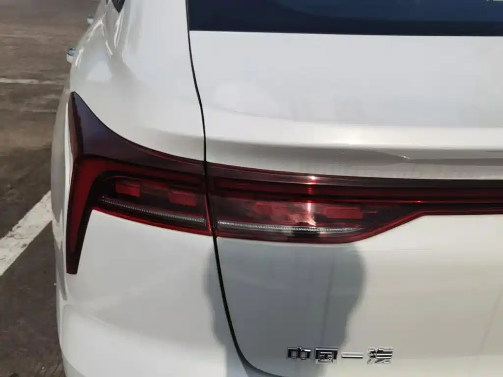 Фото 17 - Besturn B70