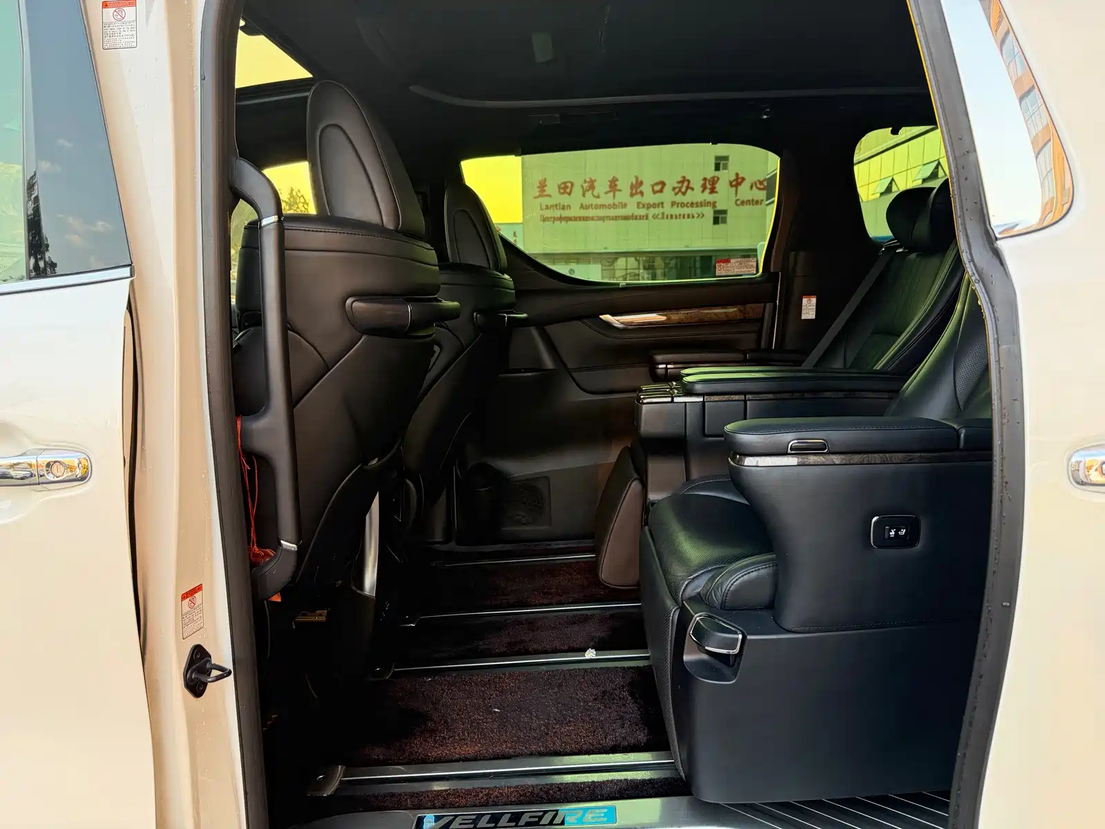 Фото 10 - Toyota Vellfire