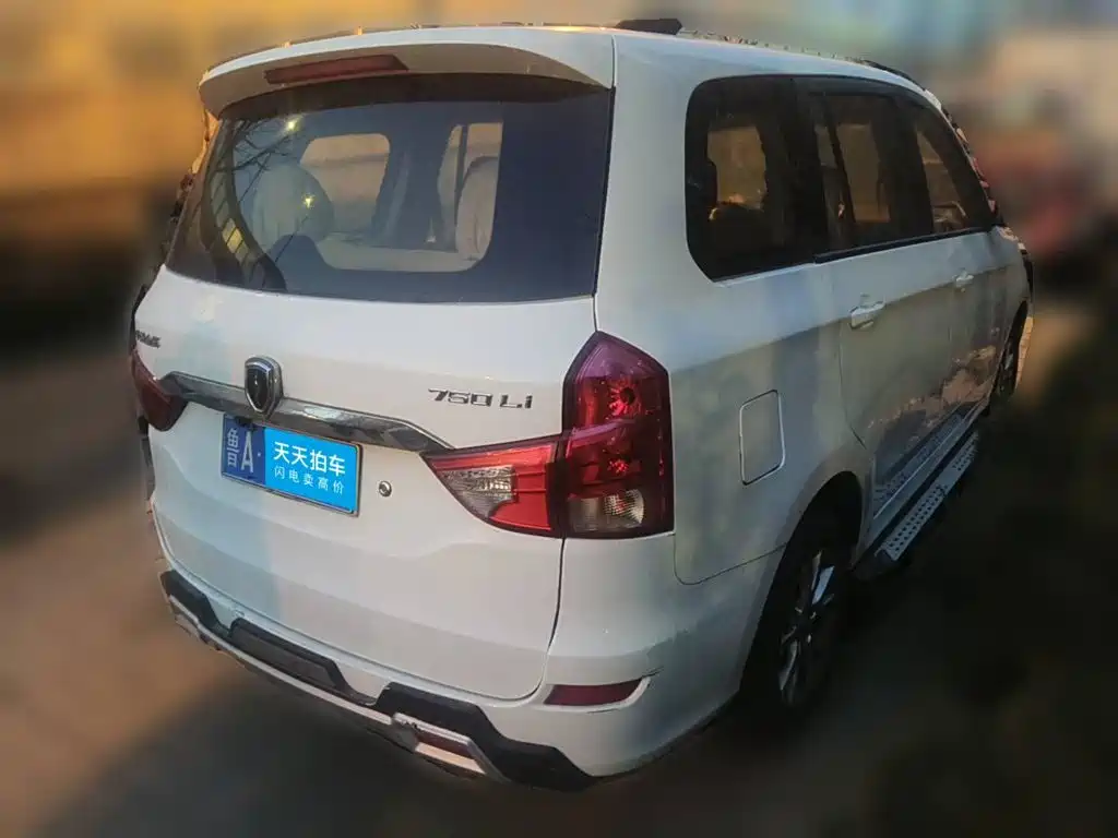 Jinbei Huachen Jinbei 750 2016 2015 1.5L Luxury