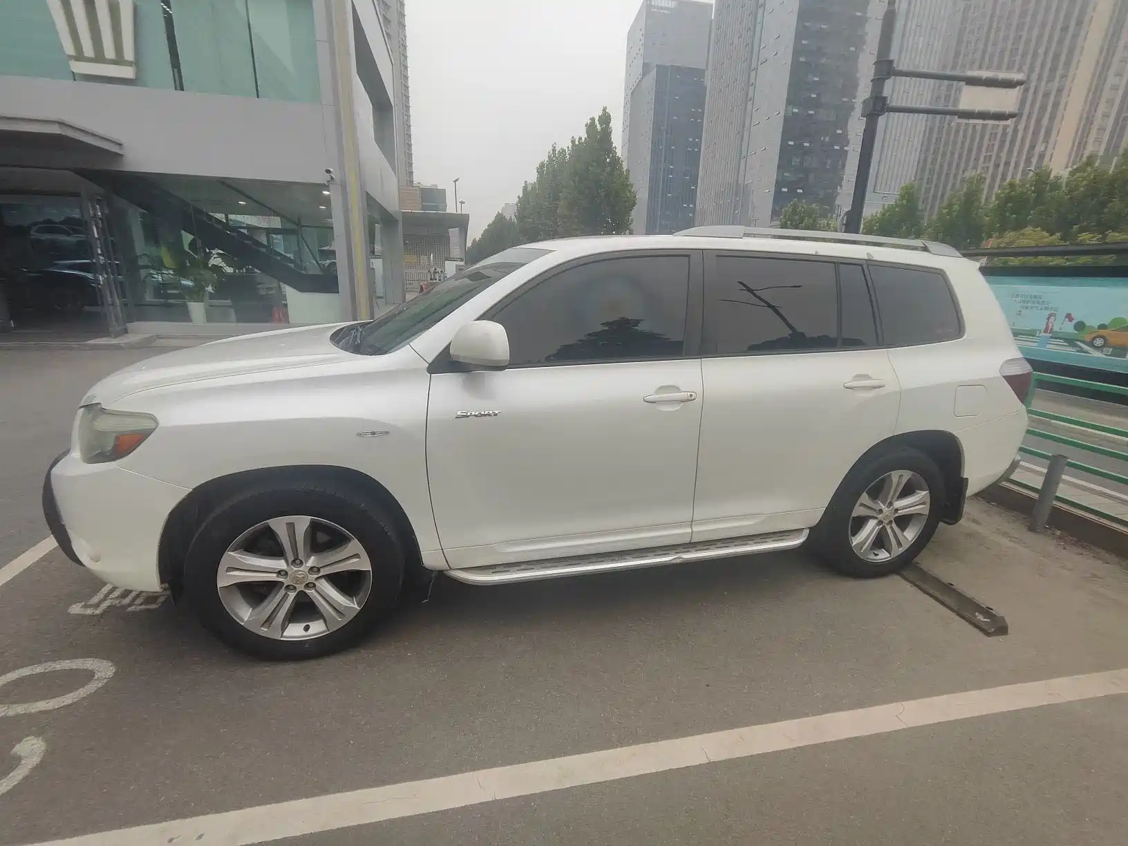Photo 3 - Toyota Highlander