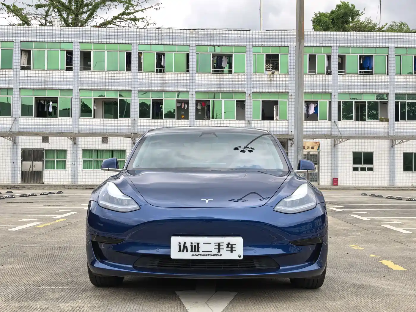 TESLA MODEL 3