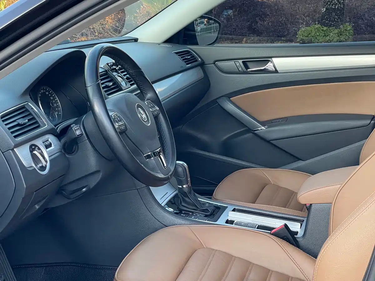 Volkswagen Passat 2014 1.8TSI DSG Executive Edition фото 4