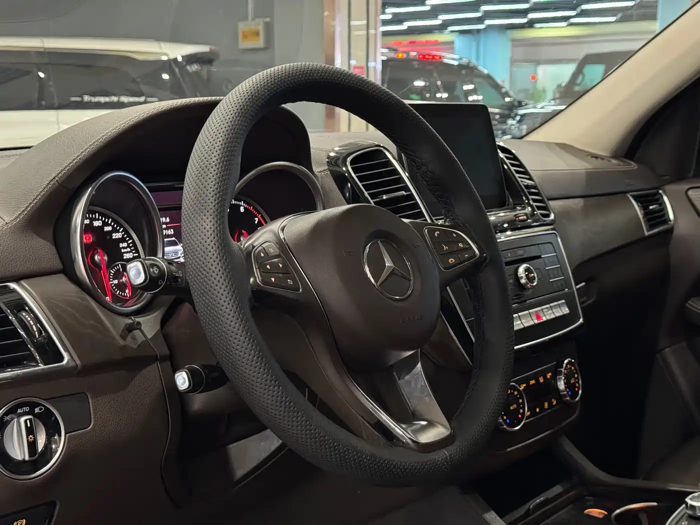 Mercedes-Benz GLE 2017 GLE 320 4MATIC Luxury фото 10