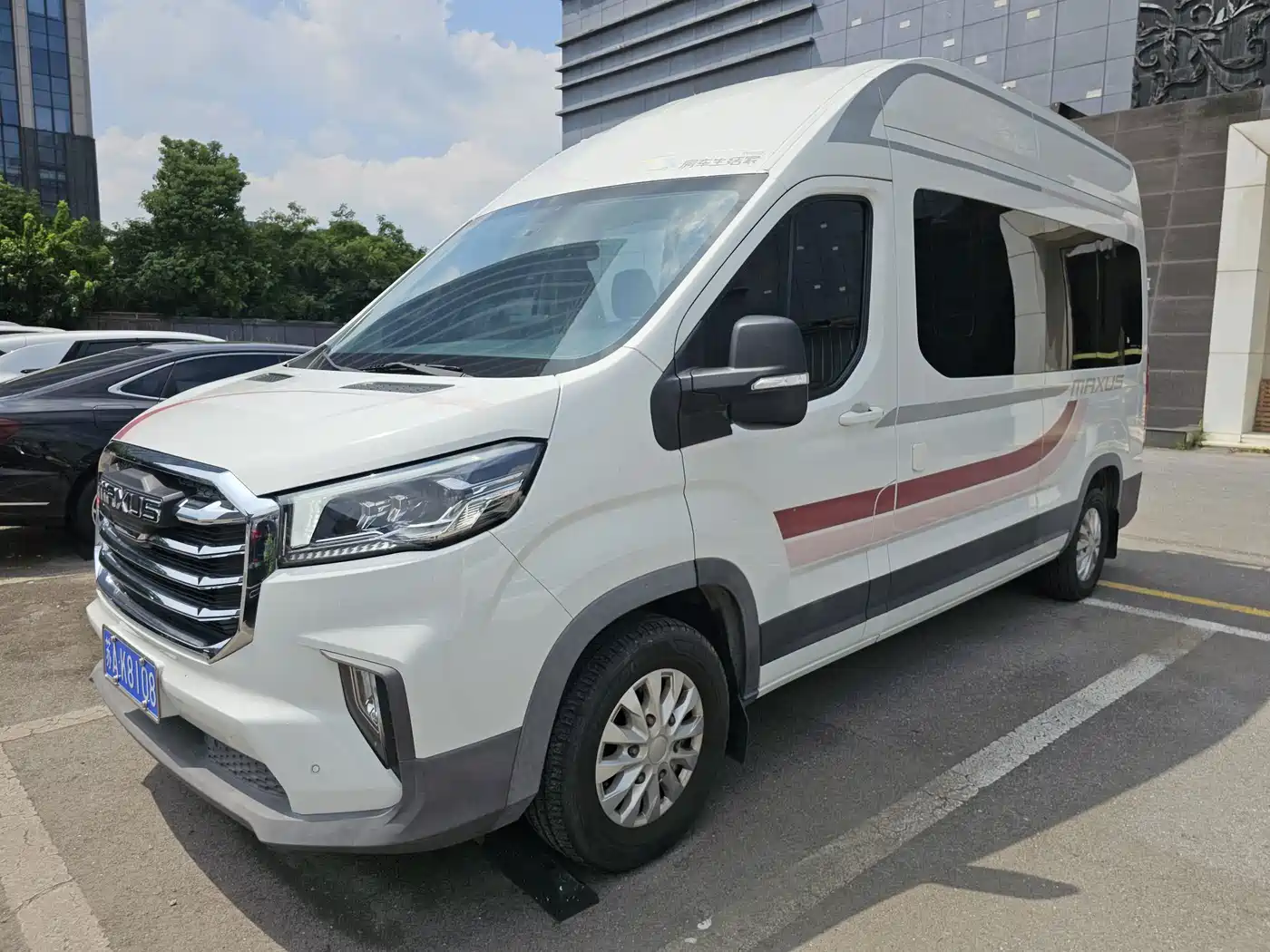 SAIC Maxus MAXUS V90 RV 2021 2021 2.0T Travel Home V90 Self-Contained Class B RV Luxury Longitudinal Bed