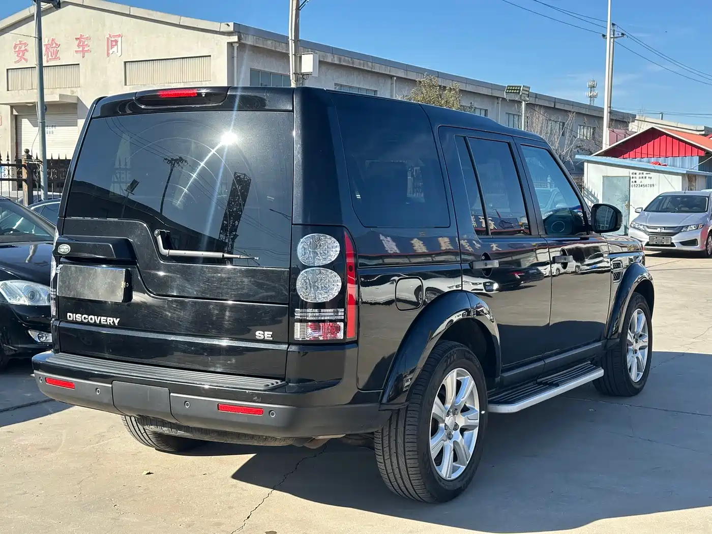 Land Rover Discovery 2015 3.0 SC V6 SE фото 4