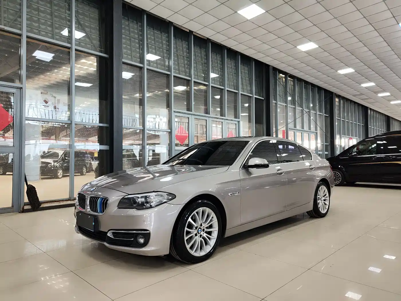 BMW 5 Series 2014 525Li Luxury Design Package
