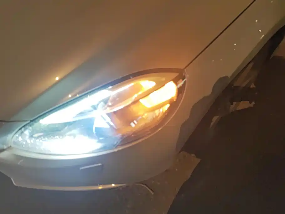 Фото 5 - Volvo V40
