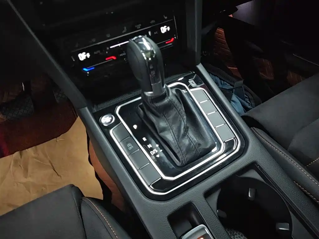 Volkswagen Magotan 2021 330TSI DSG 30th Anniversary Edition фото 14
