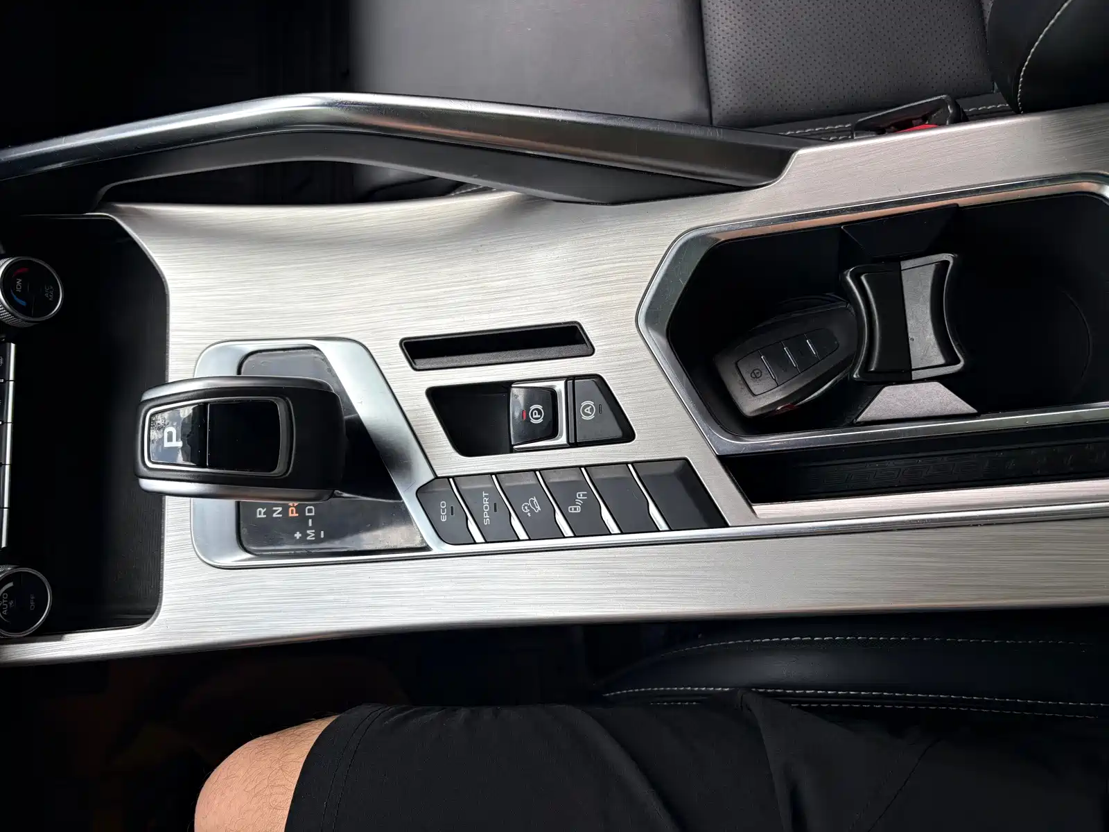 Фото 5 - Geely Coolray