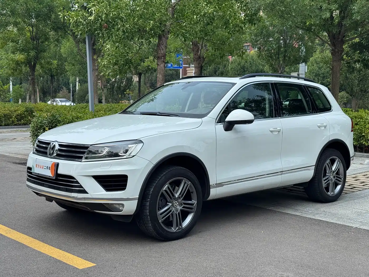 Фото 1 - Volkswagen Touareg