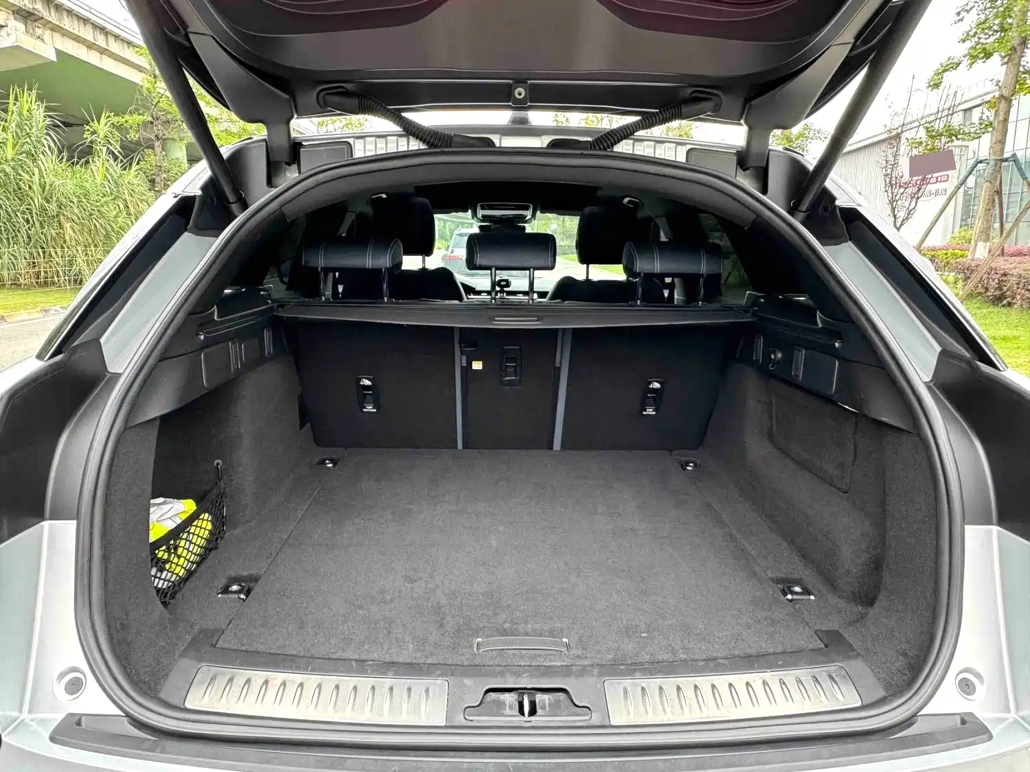 صورة 16 - Land Rover Range Rover Velar
