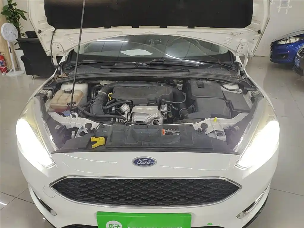 Фото 20 - Ford Focus