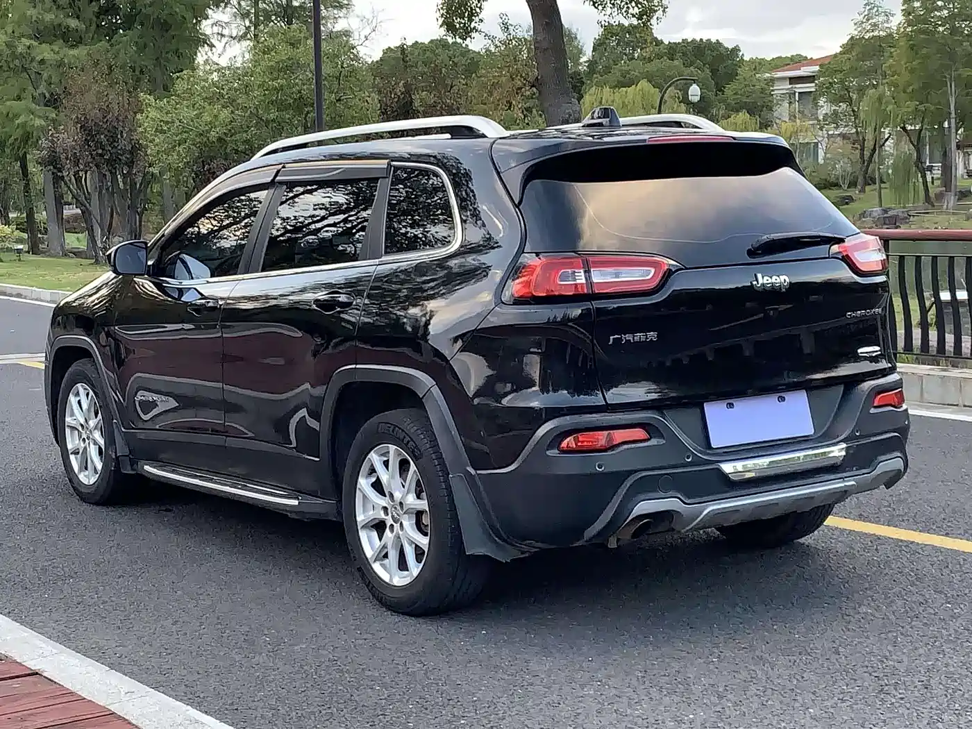 Фото 5 - Jeep Cherokee
