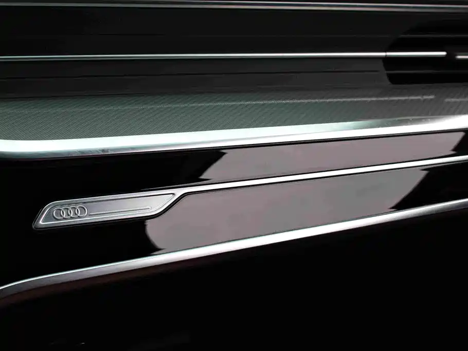 Фото 8 - Audi A6L