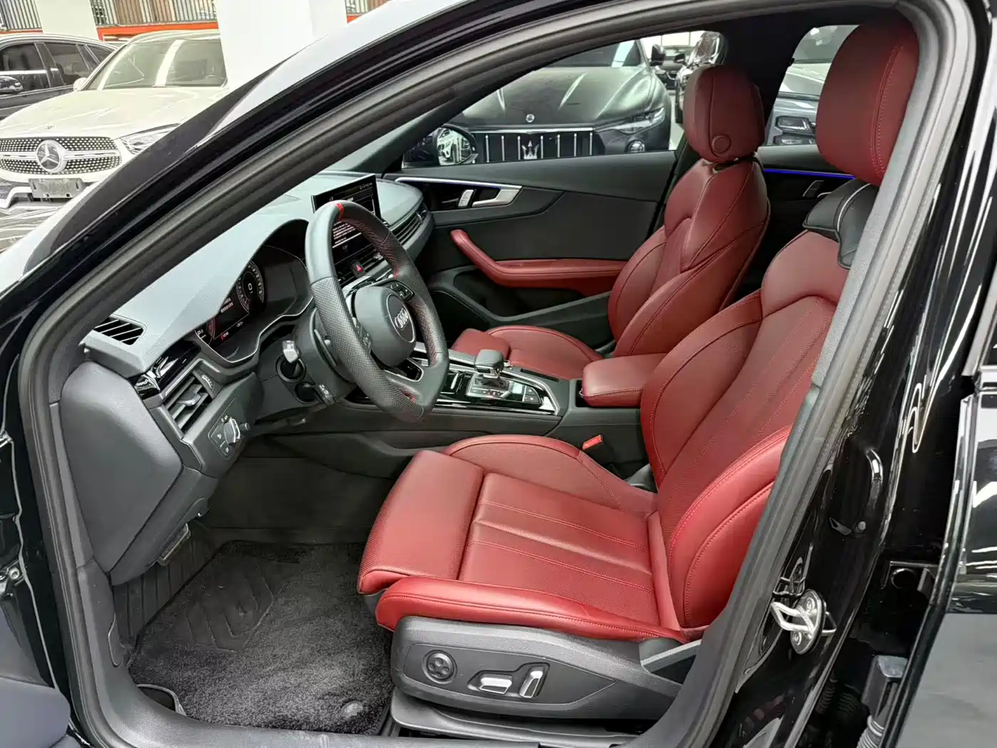 Audi A4L 2025 2 Million Celebration Edition 40 TFSI Luxury Dynamic фото 4