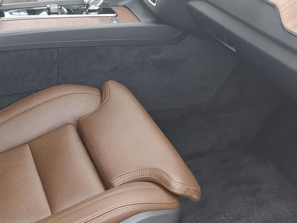 VOLVO XC60 PLUG IN HYBRID