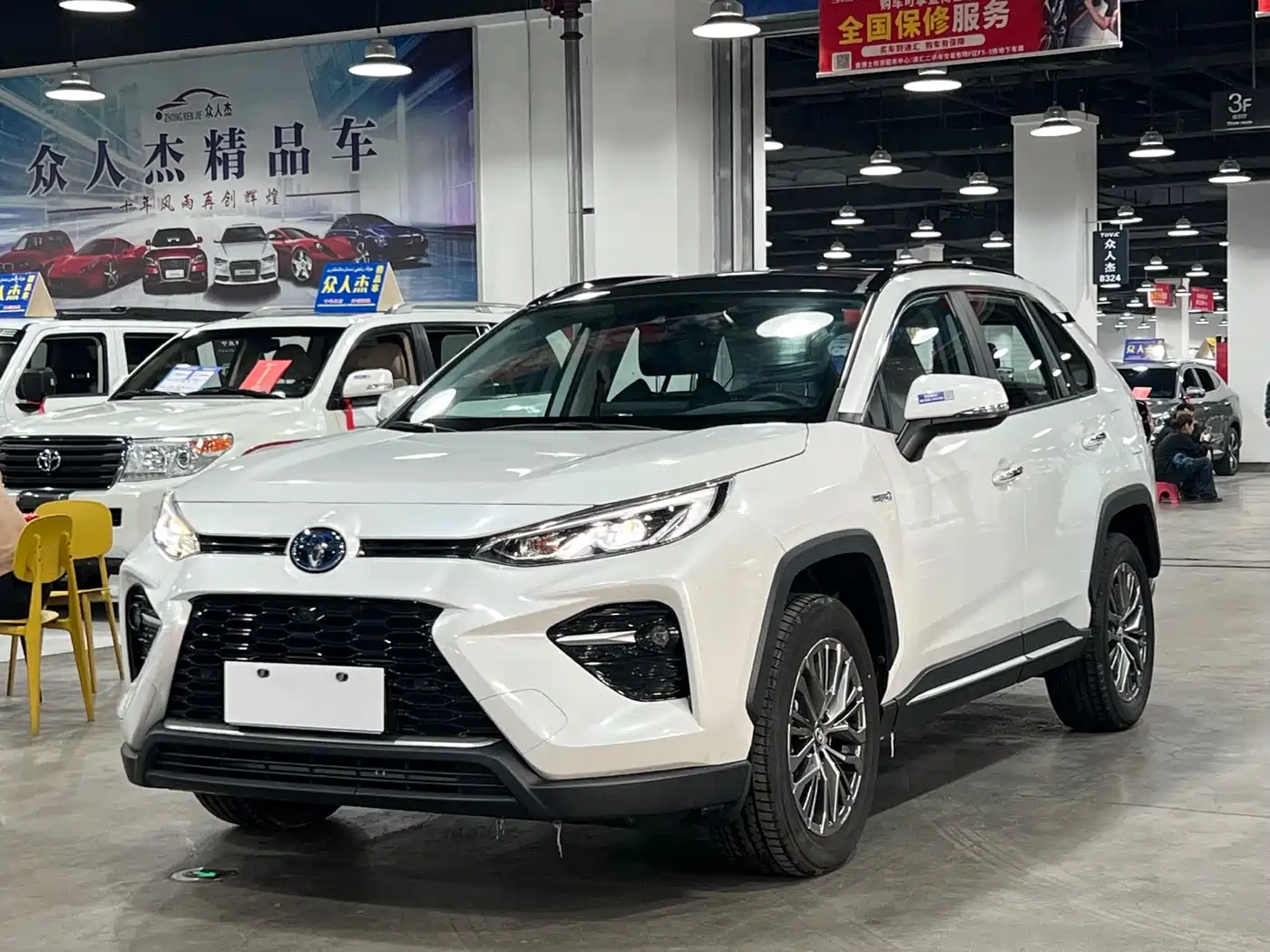 Toyota Wildlander 2023 Hybrid 2.5L E-CVT AWD Premium Edition фото 3