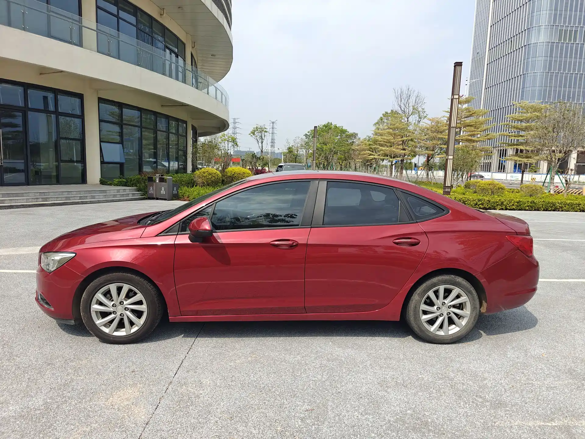 Photo 4 - Buick Verano