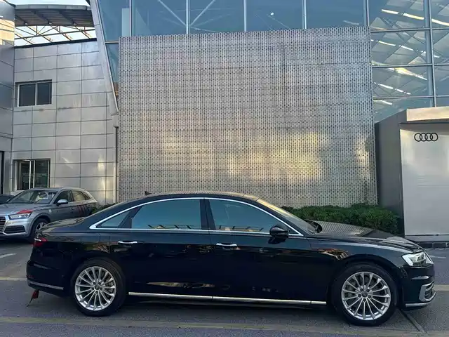 Audi A8 2018 A8L 55 TFSI quattro Launch Premium — фото 4