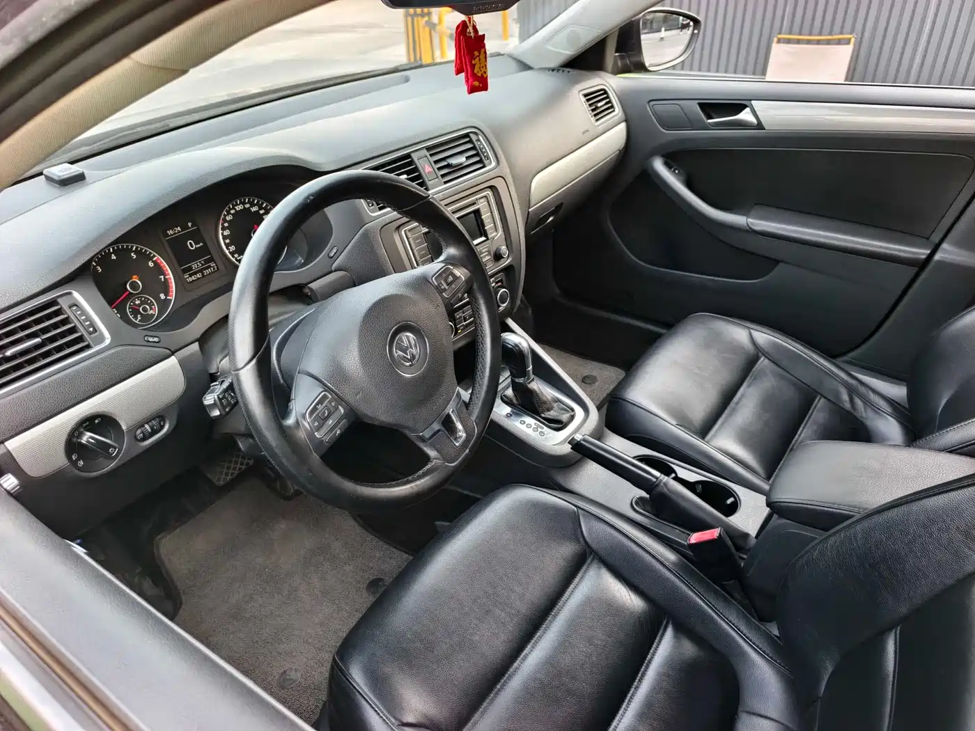 Volkswagen Sagitar 2012 1.4TSI Automatic Luxury фото 11