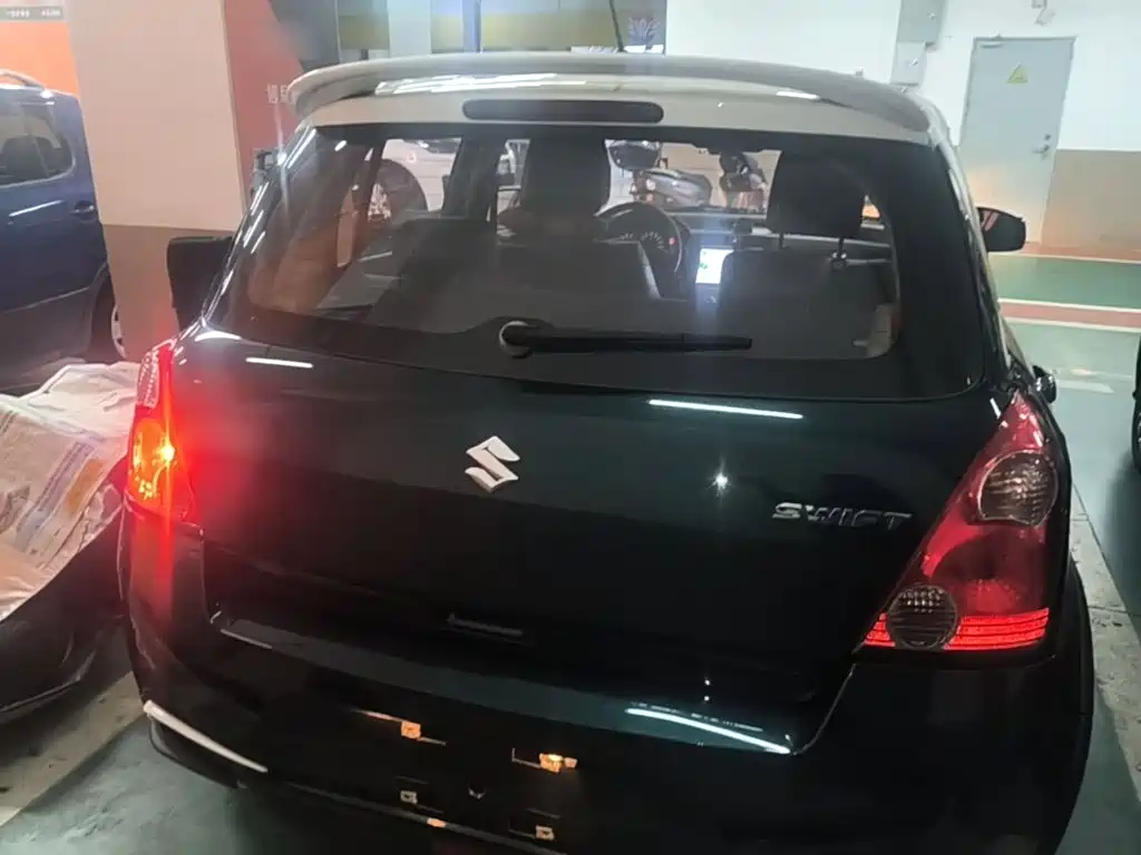 Photo 6 - Suzuki Swift