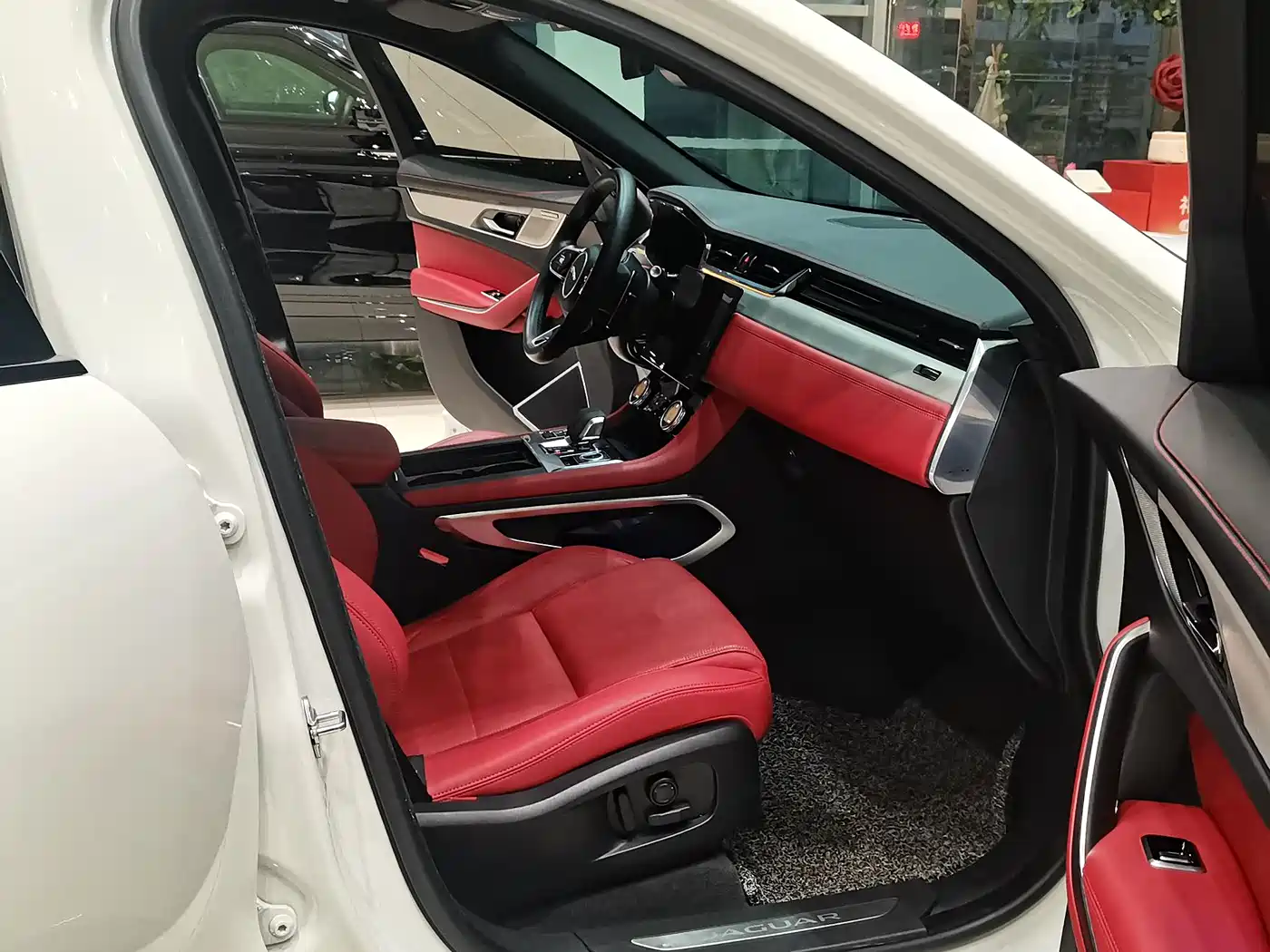 Jaguar F-PACE 2024 2024 P250 R-Dynamic SE