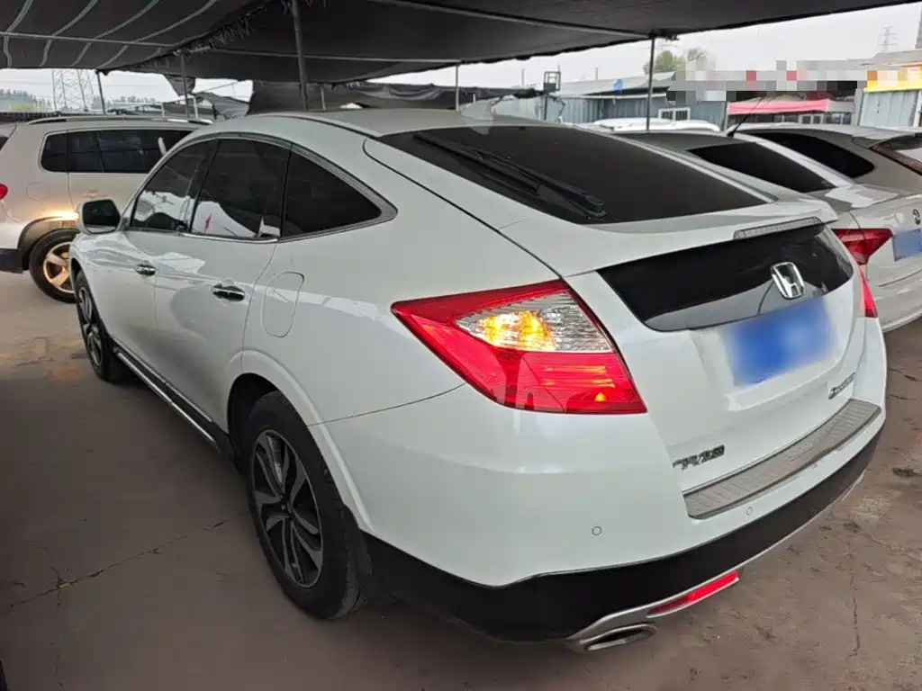 Photo 5 - Honda Crosstour