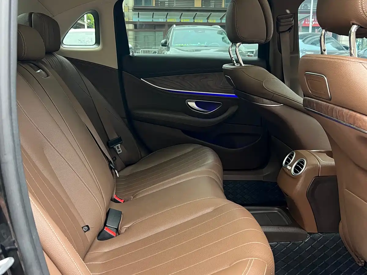 Mercedes-Benz E-Class 2019 E 300 L Fashion фото 9