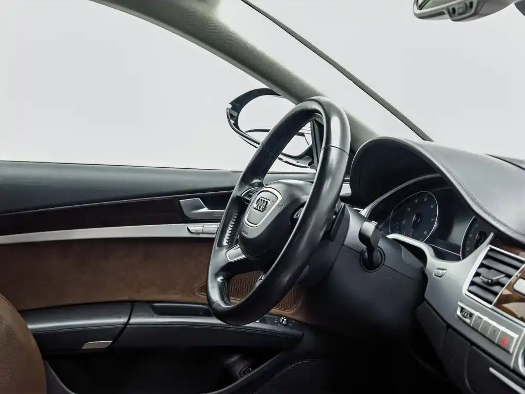 Photo 22 - Audi A8