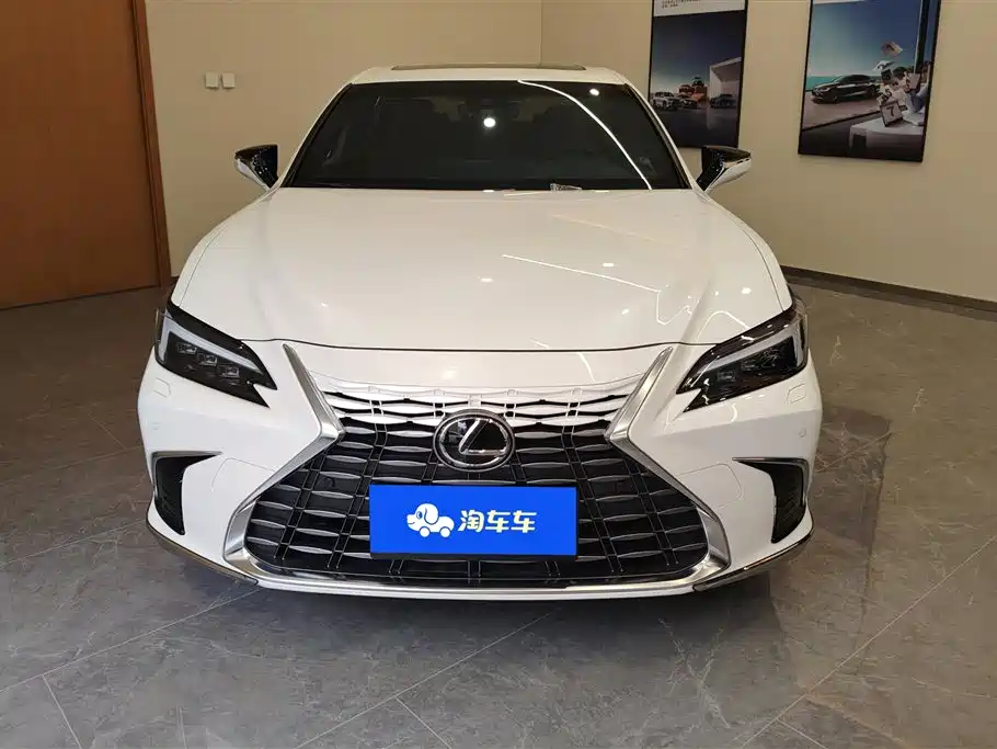 Lexus ES 2025 200 Ultimate Edition фото 2