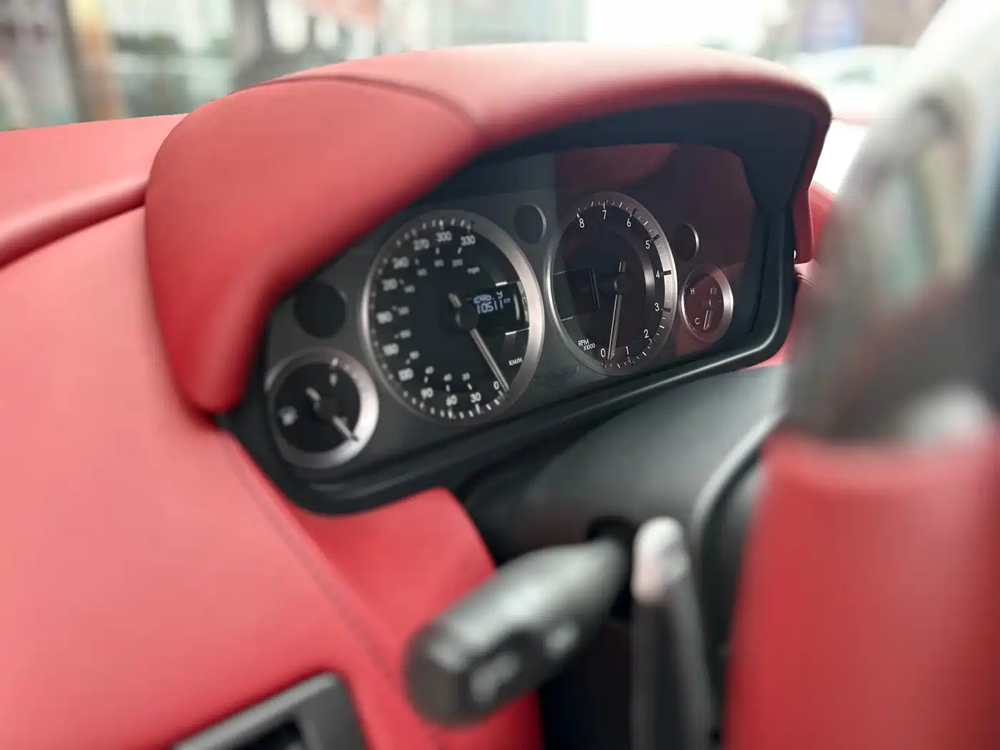Aston Martin V8 Vantage 2011 4.7L Sportshift Coupe фото 11