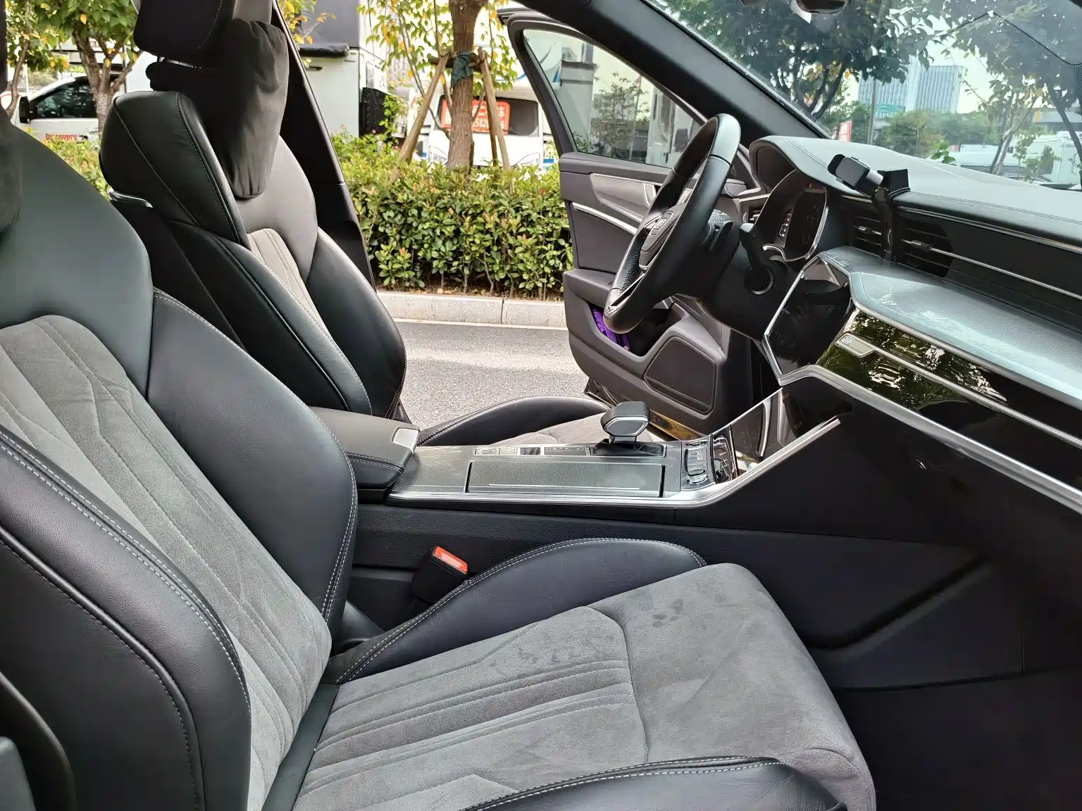 Фото 16 - Audi A6L