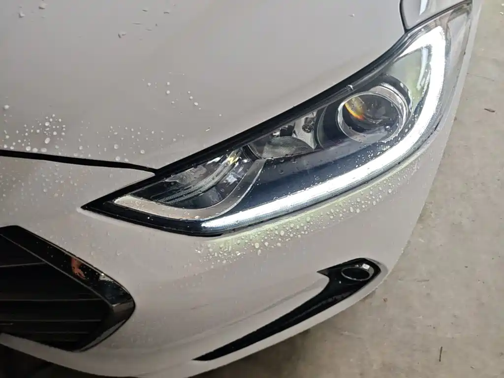 Фото 24 - Hyundai Elantra
