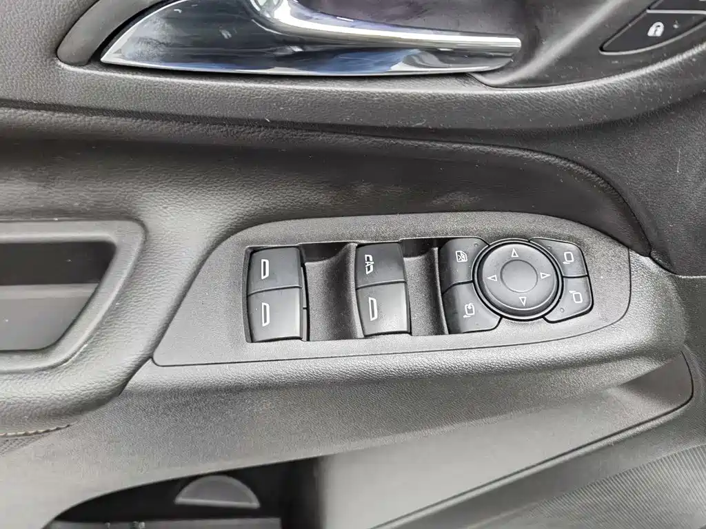 Фото 9 - Chevrolet Equinox